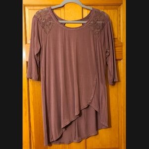 Red by Bke Mauve Lace Shirt sz M